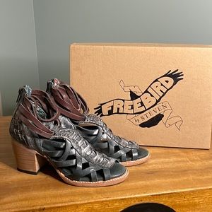 EUC Freebird Sandals